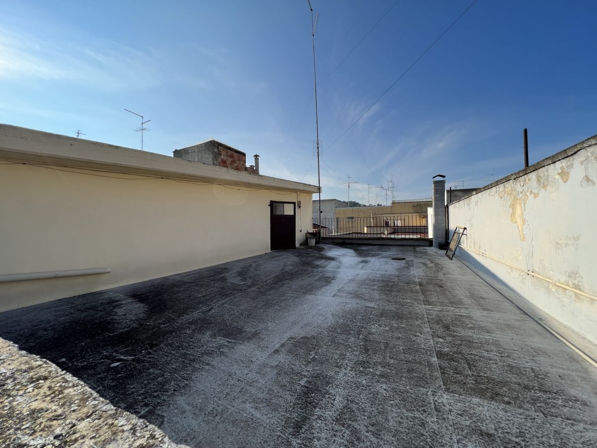 Casa indipendente di  3 vani /200 mq  a Cassano delle Murge (zona Centrale)