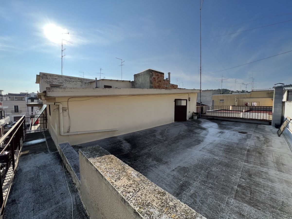 Casa indipendente di  3 vani /200 mq  a Cassano delle Murge (zona Centrale)