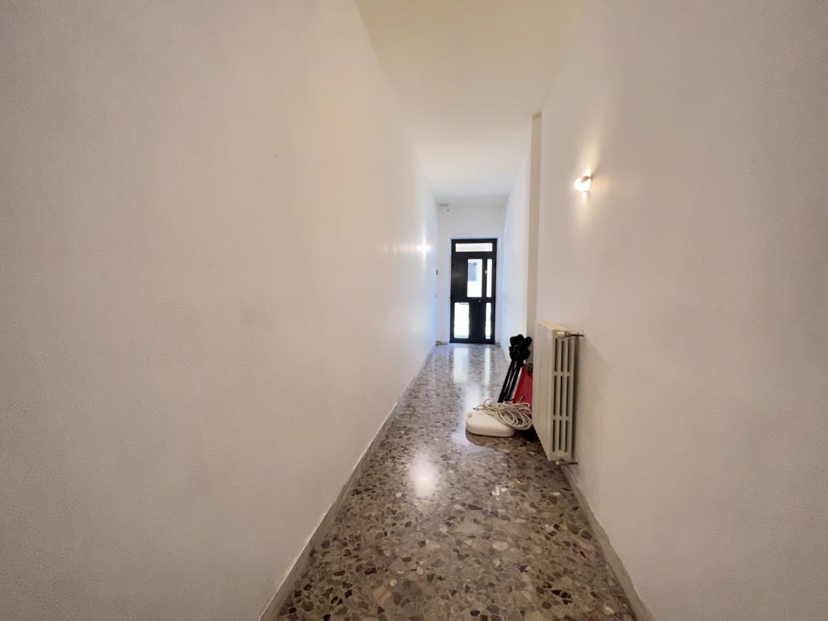 Casa indipendente di  3 vani /200 mq  a Cassano delle Murge (zona Centrale)