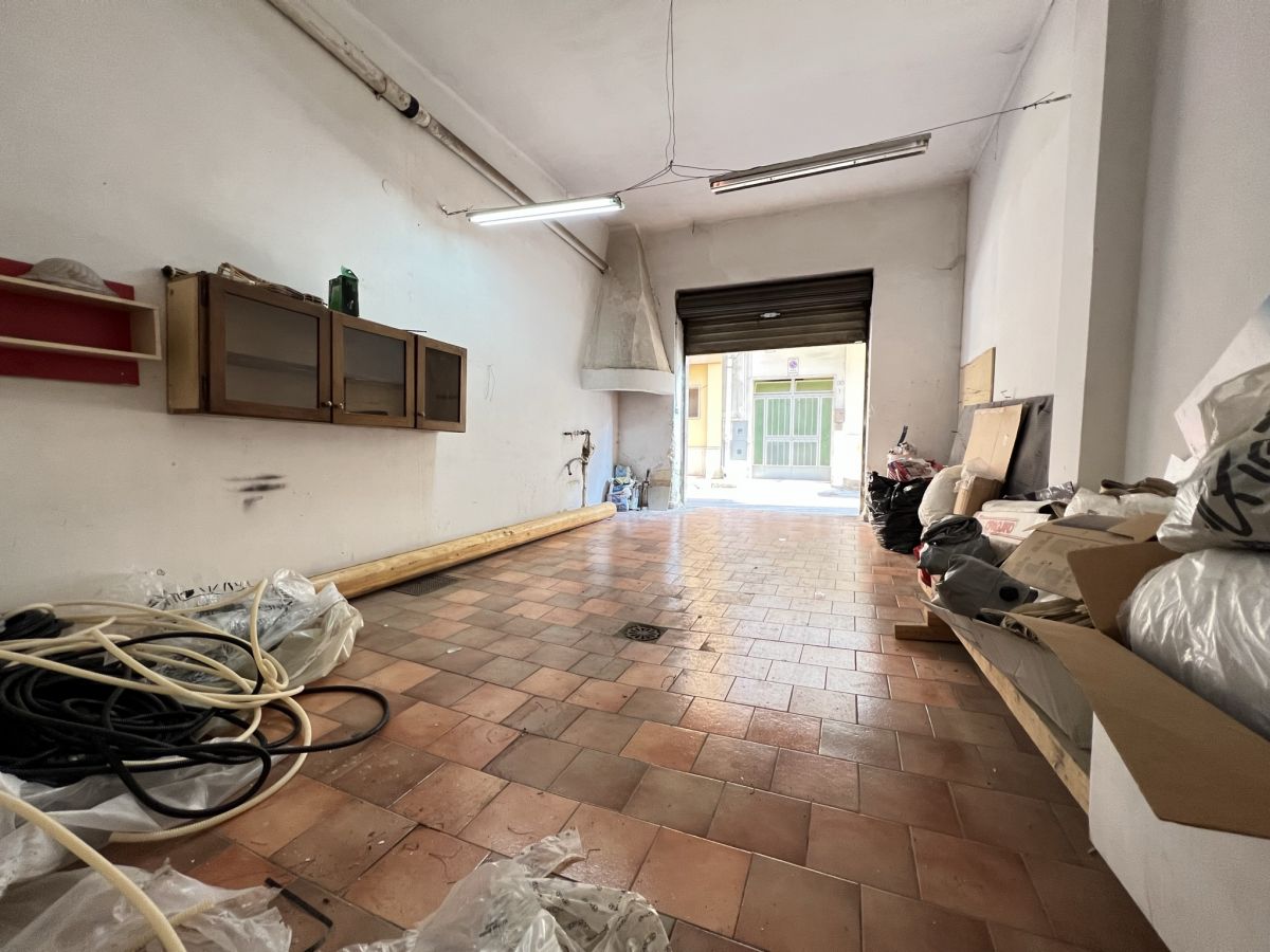 Casa indipendente di  3 vani /200 mq  a Cassano delle Murge (zona Centrale)