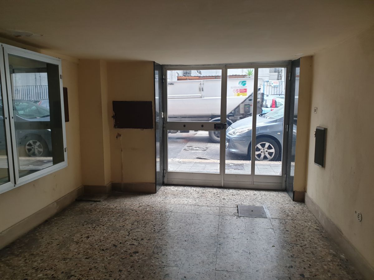 Appartamento di 4 vani/97 mq e 2 locali accessori a Bari - Libertà 