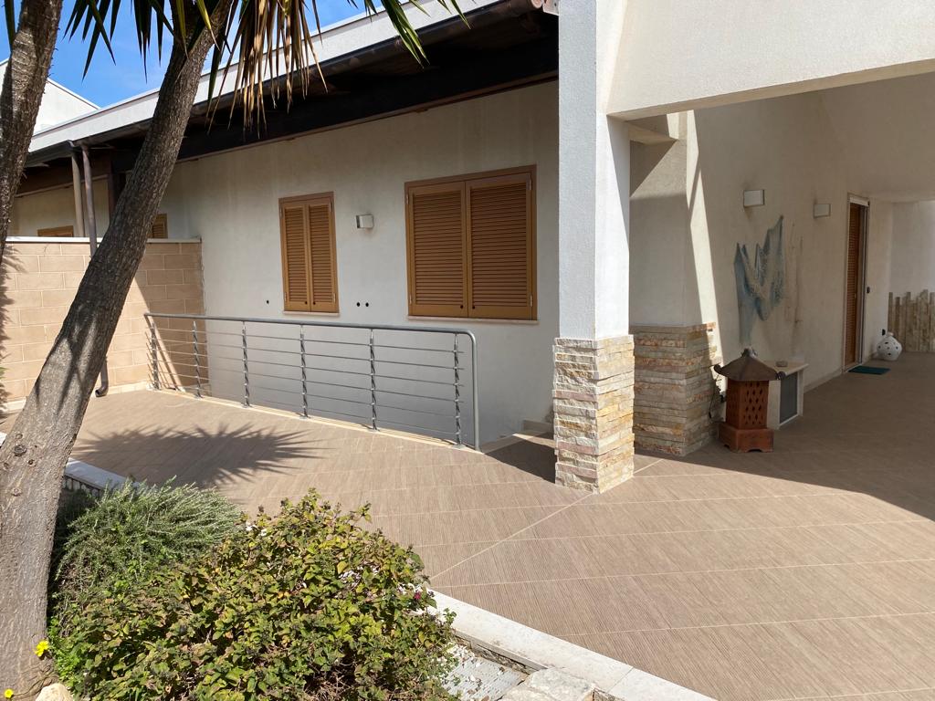 Villa (zona residenziale) di  4 vani /98 mq  a Polignano a Mare (zona Collinare - Residence Neapolis)