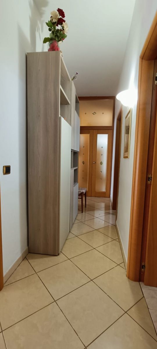 Appartamento di  4 vani /128 mq  a Modugno (zona VIA PARADISO)