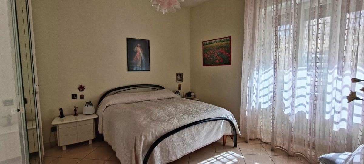 Appartamento di  4 vani /128 mq  a Modugno (zona VIA PARADISO)