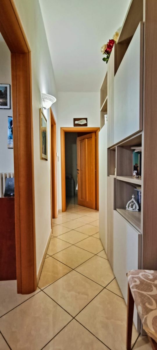 Appartamento di  4 vani /128 mq  a Modugno (zona VIA PARADISO)