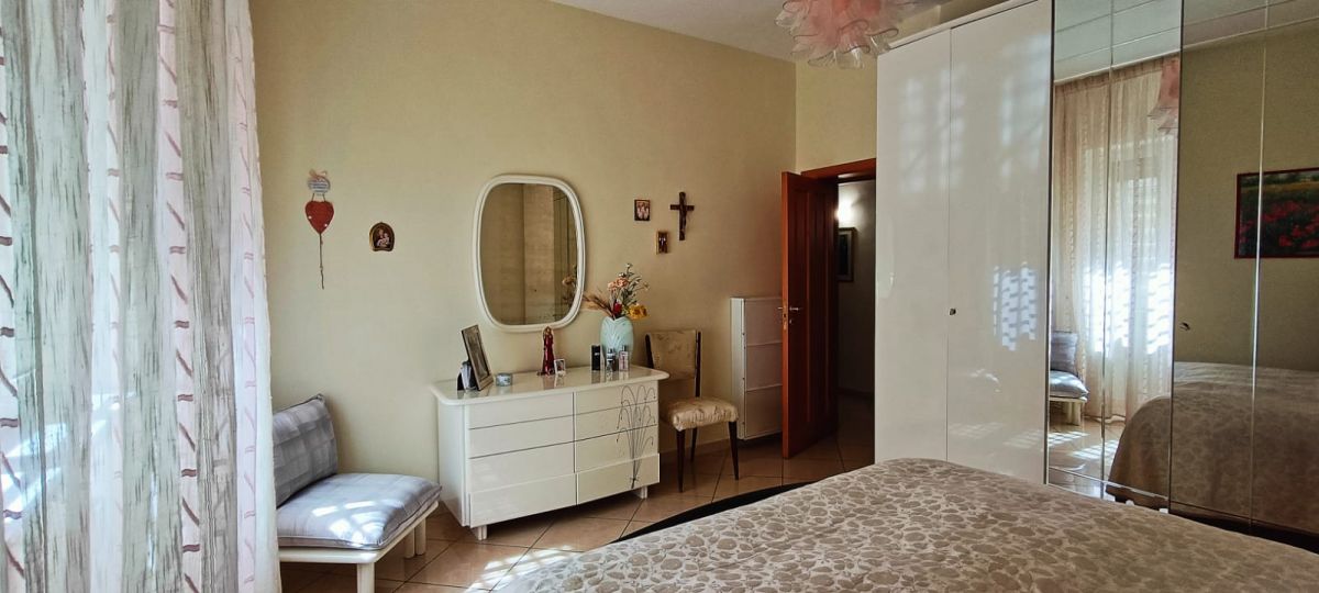 Appartamento di  4 vani /128 mq  a Modugno (zona VIA PARADISO)