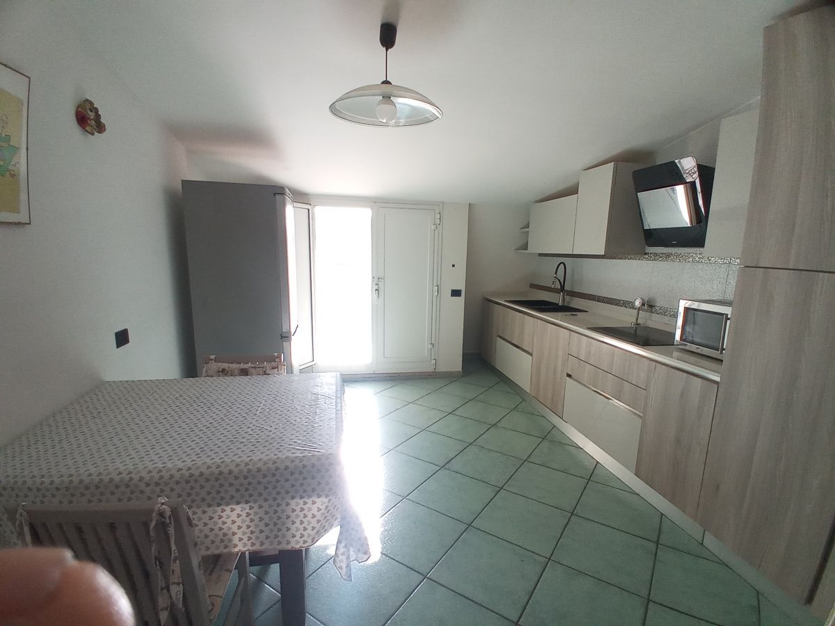 Appartamento di  6 vani /180 mq  a Bari - Poggiofranco (zona santa fara)