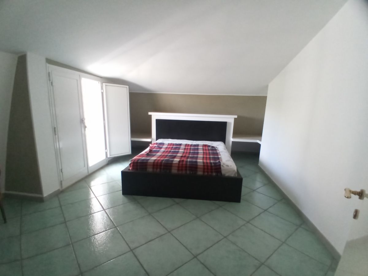 Appartamento di  6 vani /180 mq  a Bari - Poggiofranco (zona santa fara)