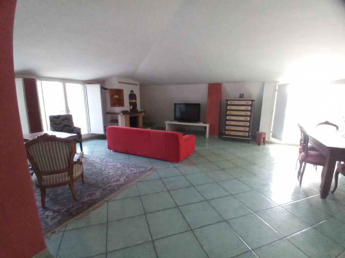 Appartamento di  6 vani /180 mq  a Bari - Poggiofranco (zona santa fara)