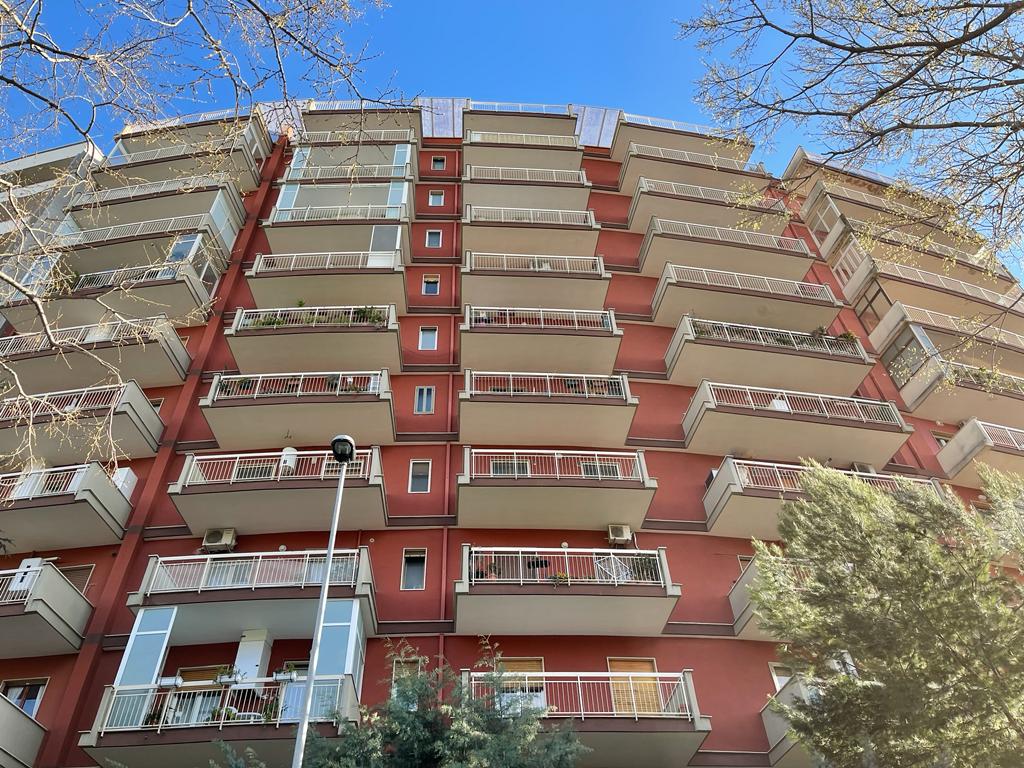 Appartamento di  5 vani /150 mq  a Binetto (zona Poggiofranco)