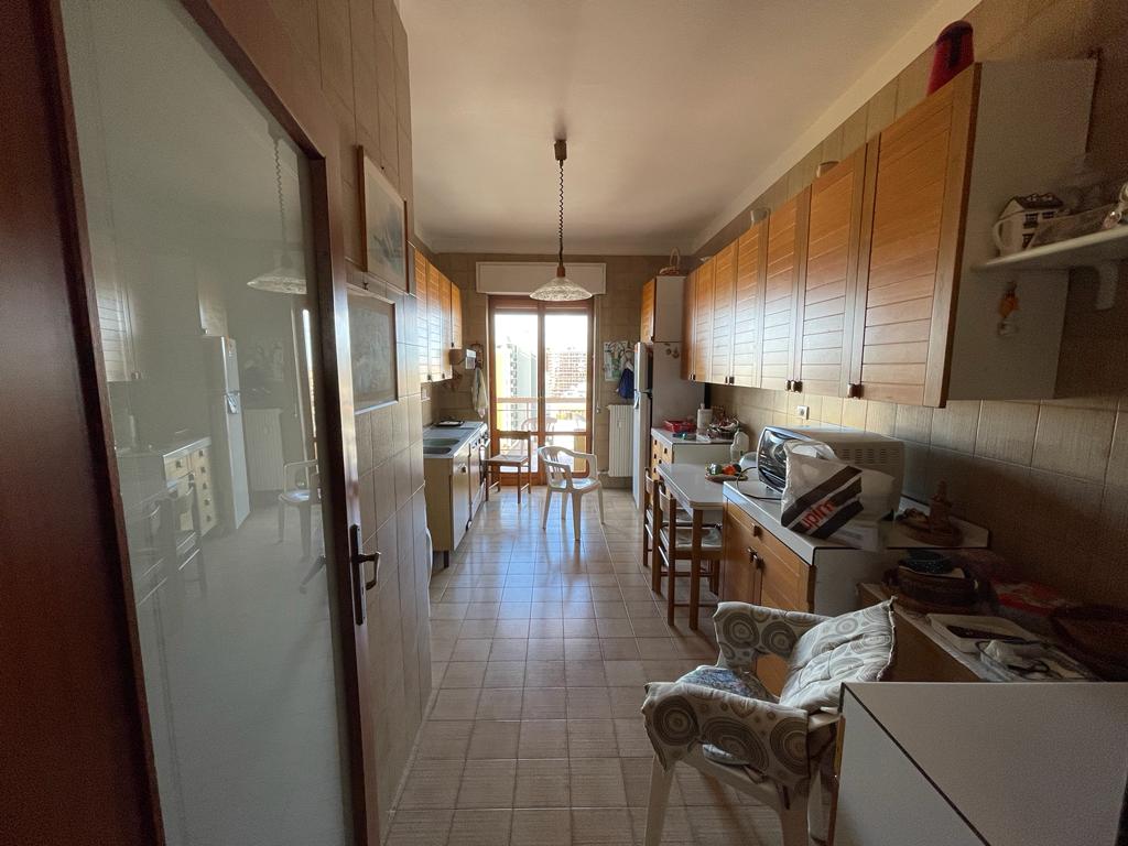 Appartamento di  5 vani /150 mq  a Binetto (zona Poggiofranco)