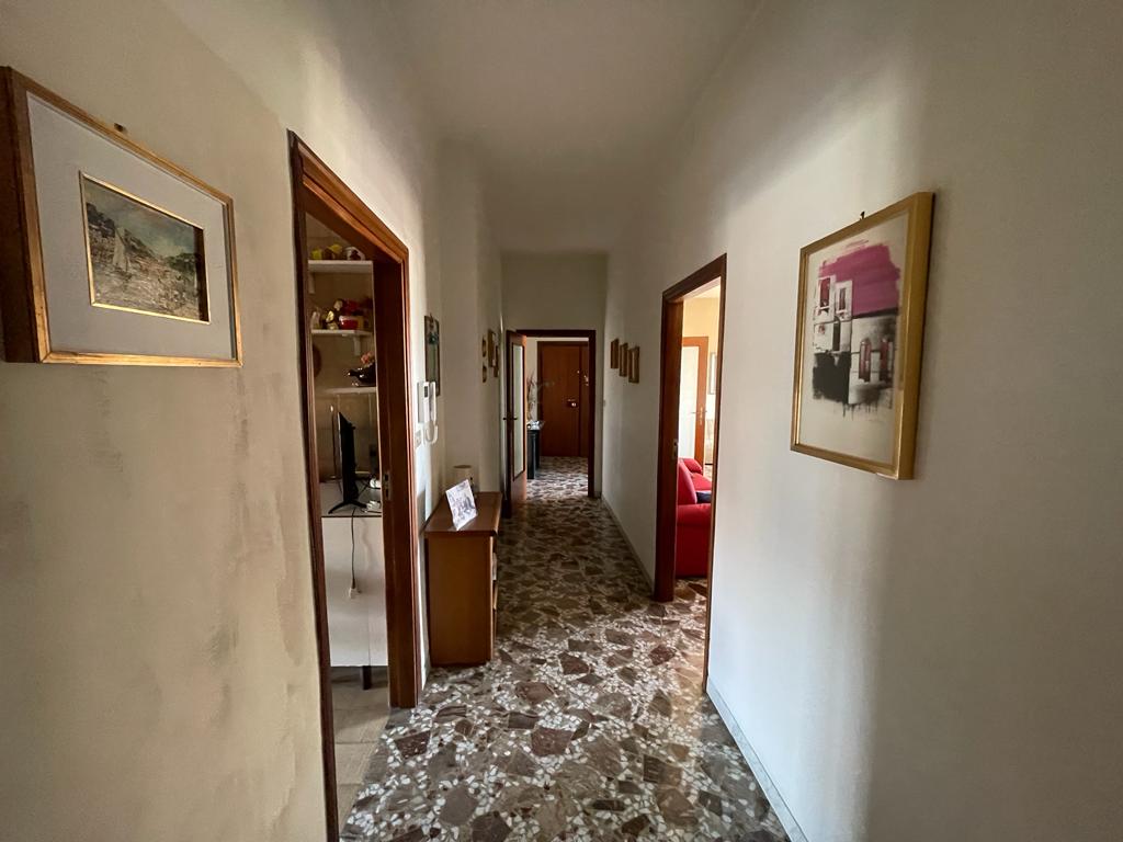 Appartamento di  5 vani /150 mq  a Binetto (zona Poggiofranco)