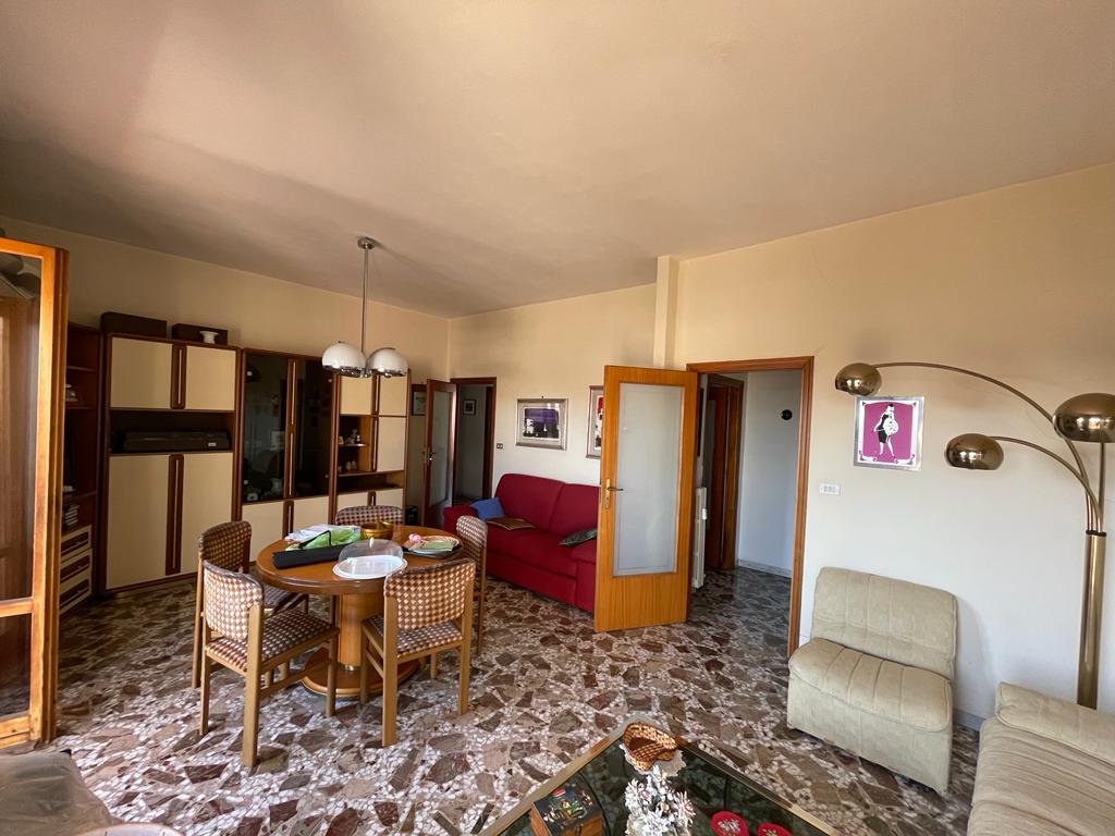 Appartamento di  5 vani /150 mq  a Binetto (zona Poggiofranco)