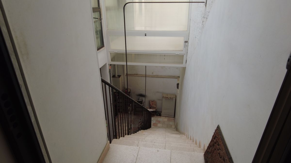 Palazzo / Stabile di  5 vani /250 mq  a Bari - Madonnella (zona VICINANZE LUNGOMARE)