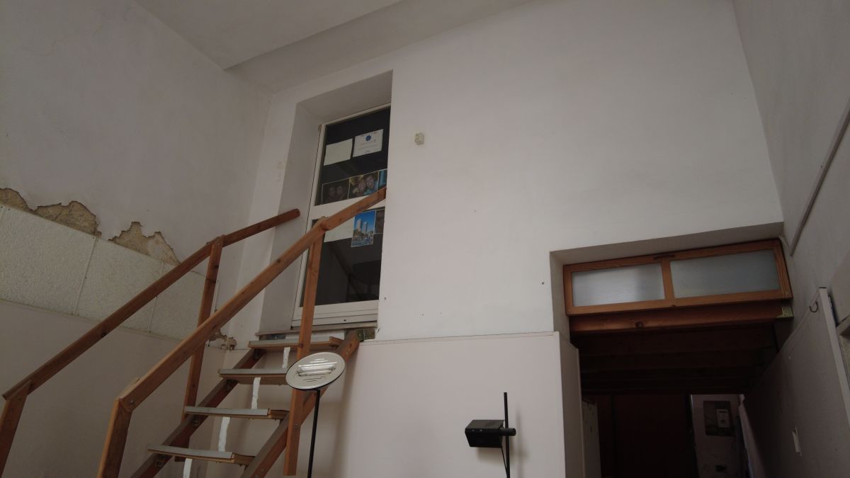 Palazzo / Stabile di  5 vani /250 mq  a Bari - Madonnella (zona VICINANZE LUNGOMARE)