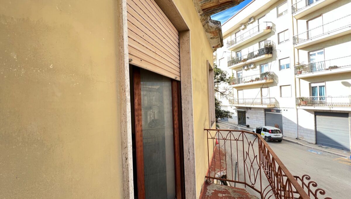 Casa indipendente di  3 vani /135 mq  a Cassano delle Murge (zona Centrale)