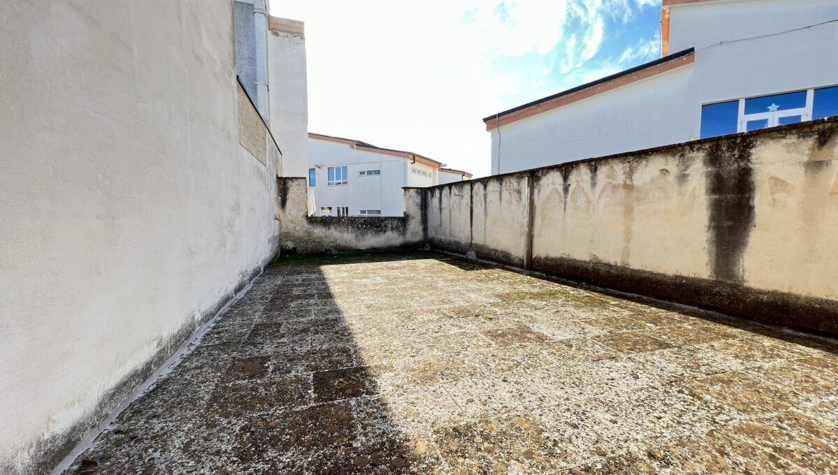 Casa indipendente di  3 vani /135 mq  a Cassano delle Murge (zona Centrale)