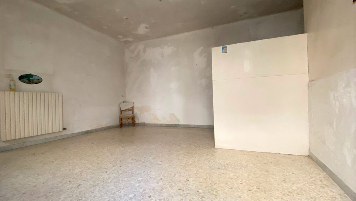 Casa indipendente di  4 vani /200 mq  a Cassano delle Murge (zona Centrale)