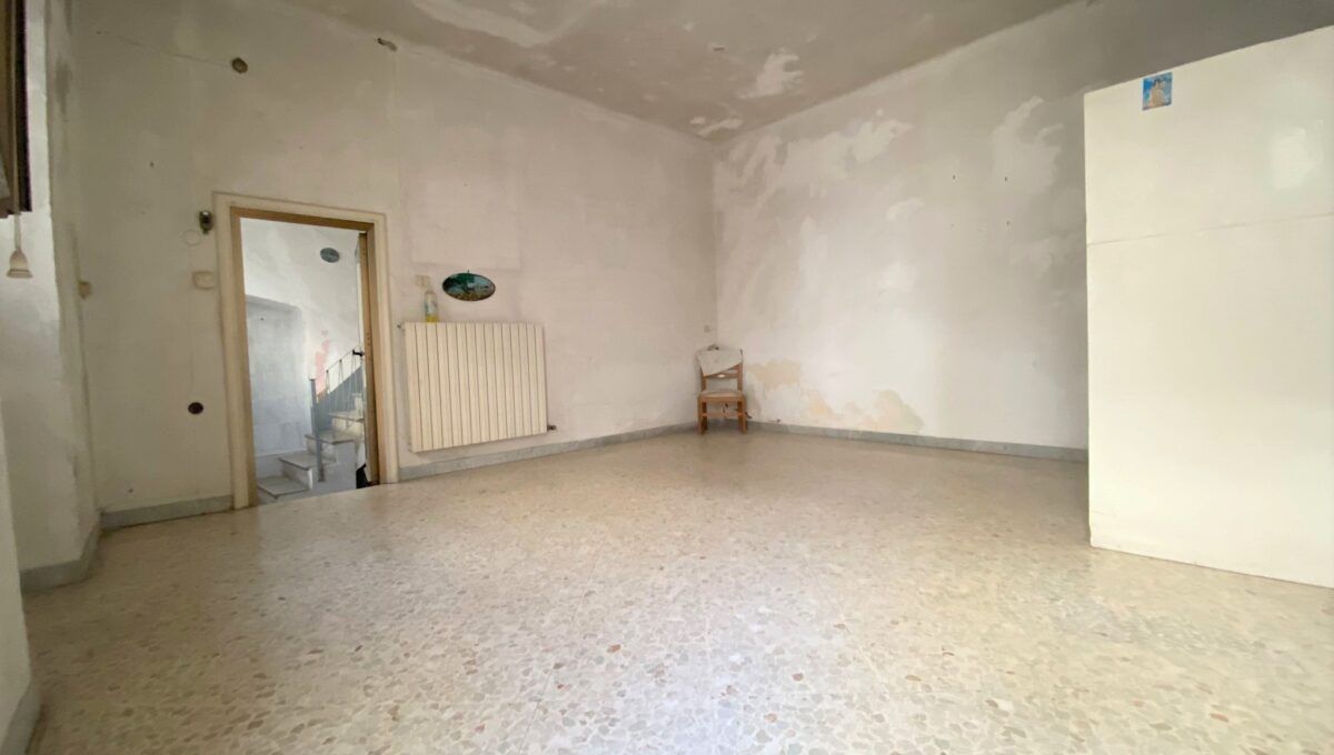 Casa indipendente di  4 vani /200 mq  a Cassano delle Murge (zona Centrale)