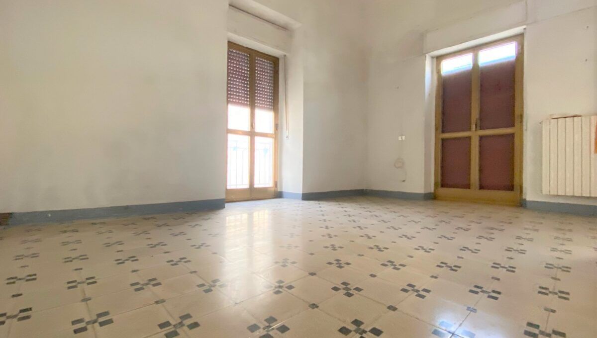 Casa indipendente di  4 vani /200 mq  a Cassano delle Murge (zona Centrale)