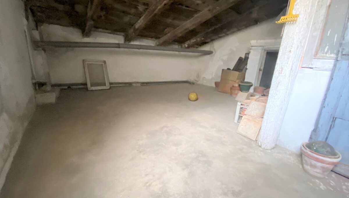 Casa indipendente di  4 vani /200 mq  a Cassano delle Murge (zona Centrale)