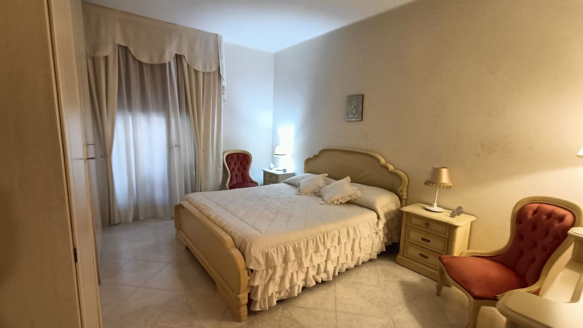 Appartamento di  3 vani /96 mq  a Capurso (zona via roma)