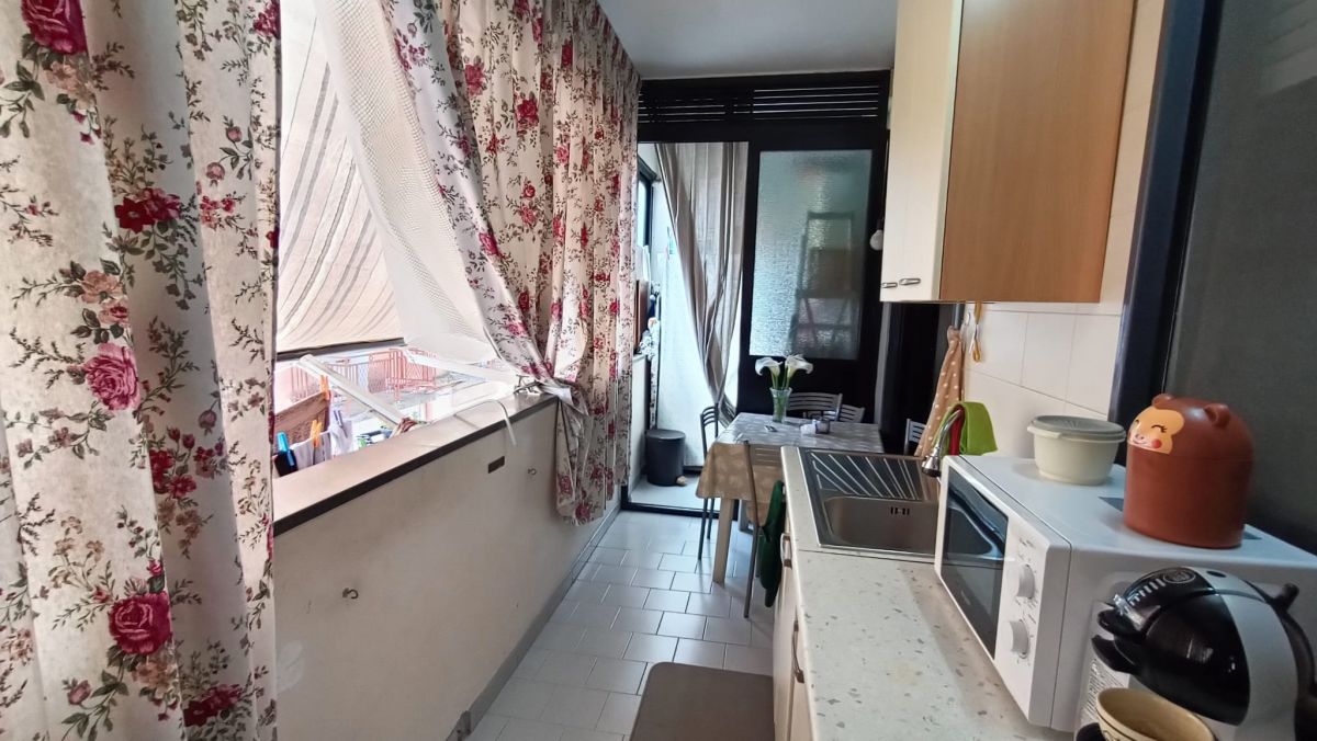 Appartamento di  3 vani /96 mq  a Capurso (zona via roma)