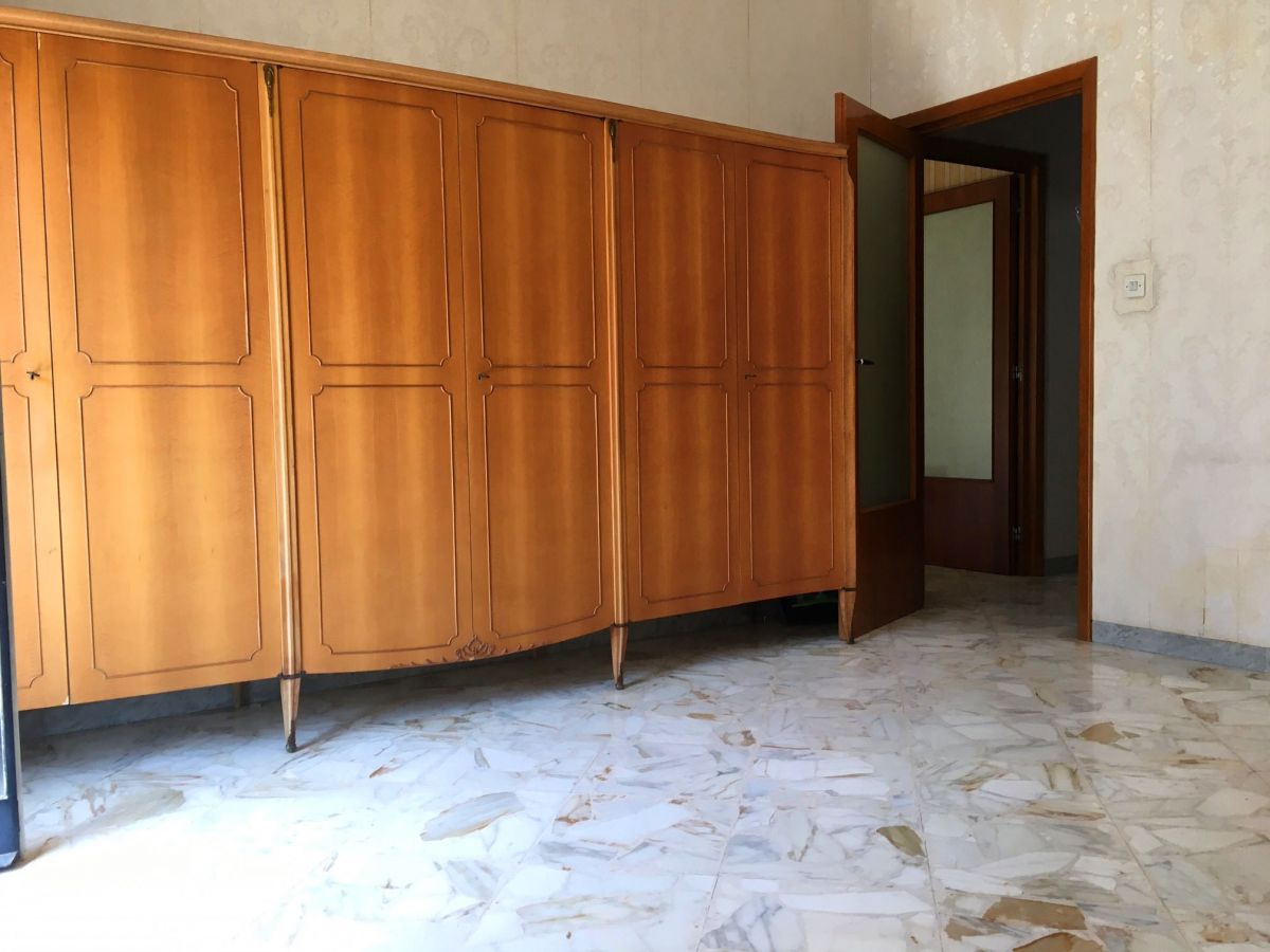 Appartamento di  6 vani /195 mq  a Bari - Murat