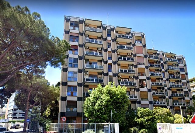 Appartamento di  6 vani /220 mq  a Bari - Picone