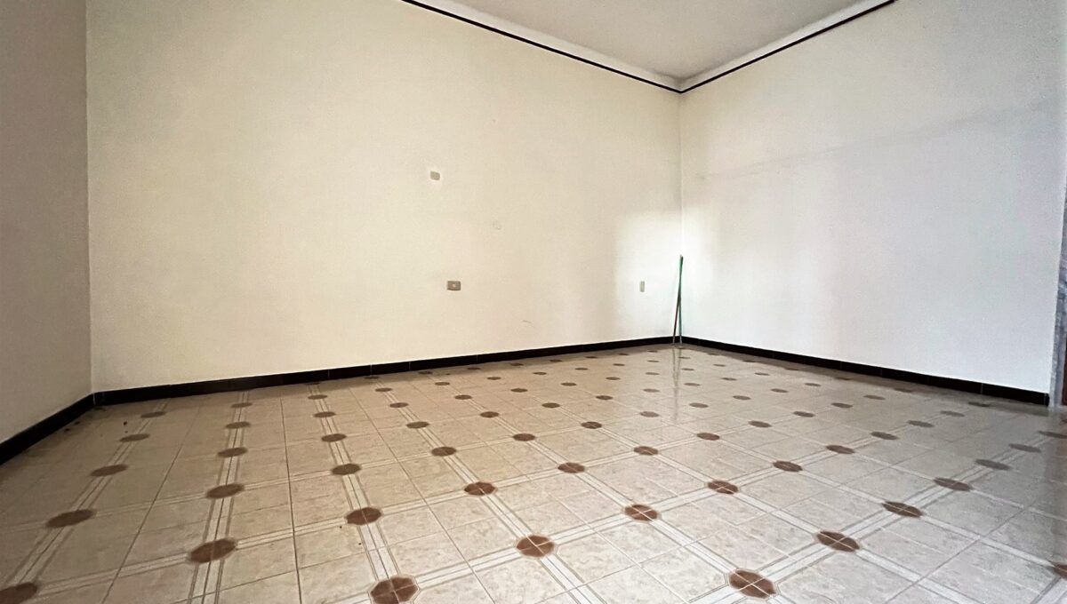 Palazzo / Stabile di  6 vani /350 mq  a Cassano delle Murge (zona centrale)