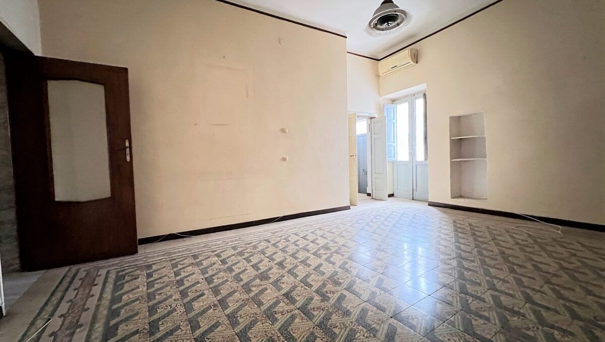 Palazzo / Stabile di  6 vani /350 mq  a Cassano delle Murge (zona centrale)