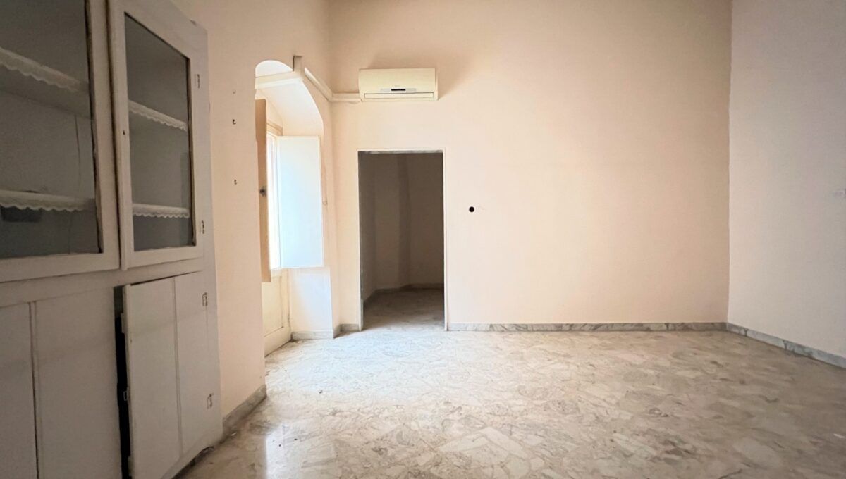 Palazzo / Stabile di  6 vani /350 mq  a Cassano delle Murge (zona centrale)