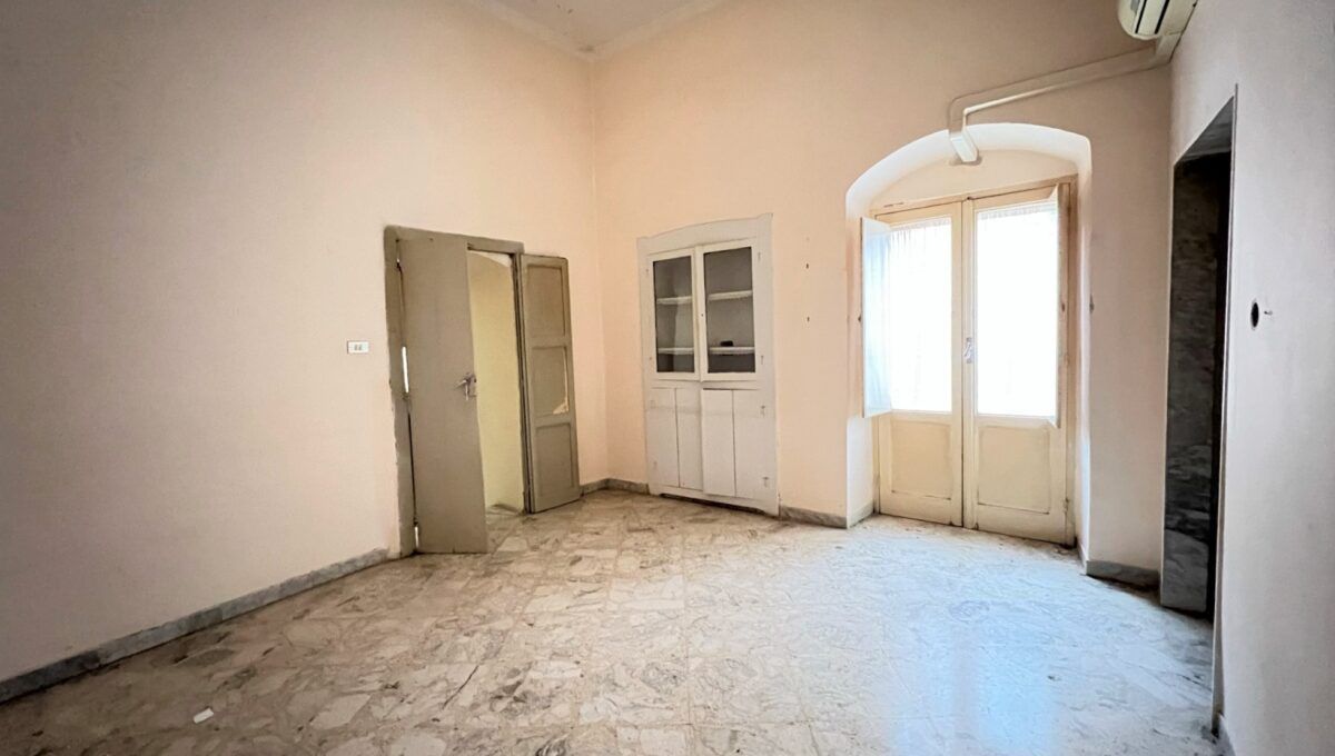 Palazzo / Stabile di  6 vani /350 mq  a Cassano delle Murge (zona centrale)