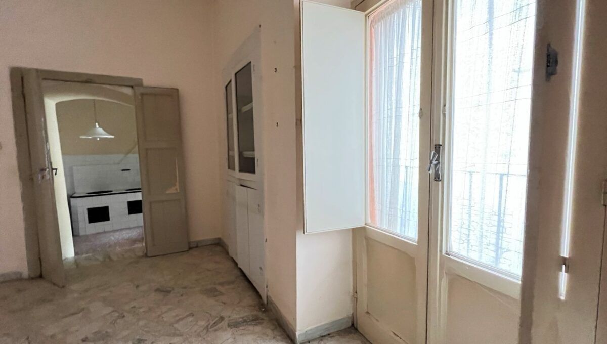 Palazzo / Stabile di  6 vani /350 mq  a Cassano delle Murge (zona centrale)