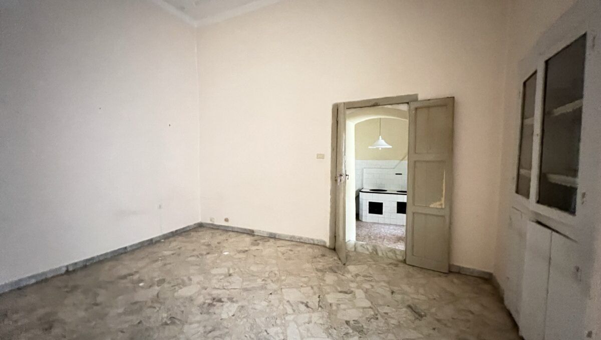 Palazzo / Stabile di  6 vani /350 mq  a Cassano delle Murge (zona centrale)