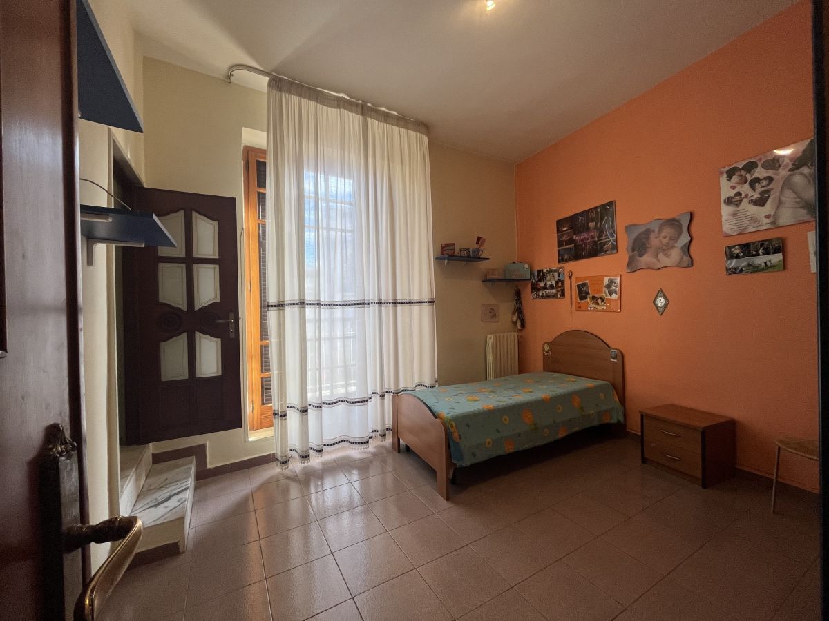 Casa indipendente di  3 vani /200 mq  a Bitetto (zona Via Bari)