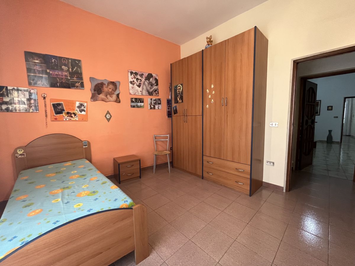 Casa indipendente di  3 vani /200 mq  a Bitetto (zona Via Bari)