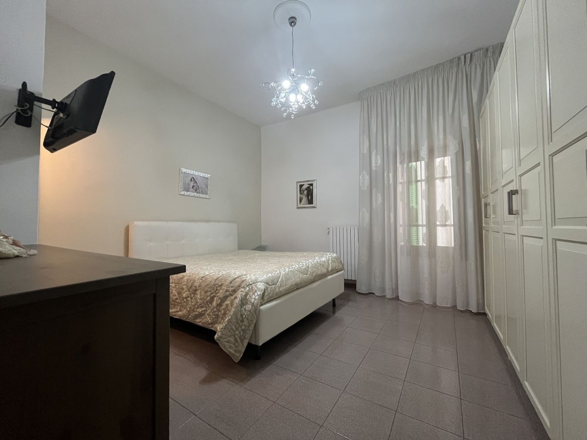 Casa indipendente di  3 vani /200 mq  a Bitetto (zona Via Bari)