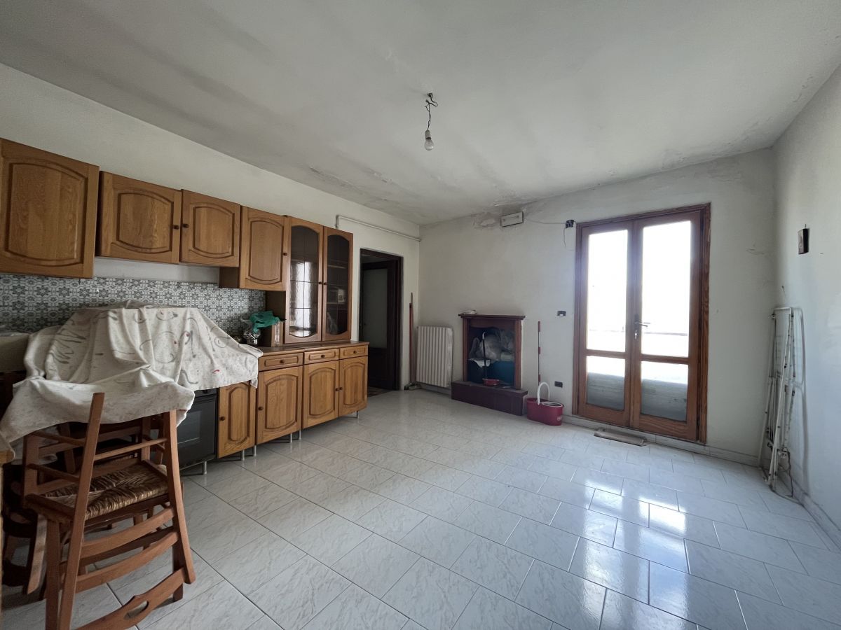 Casa indipendente di  3 vani /200 mq  a Bitetto (zona Via Bari)