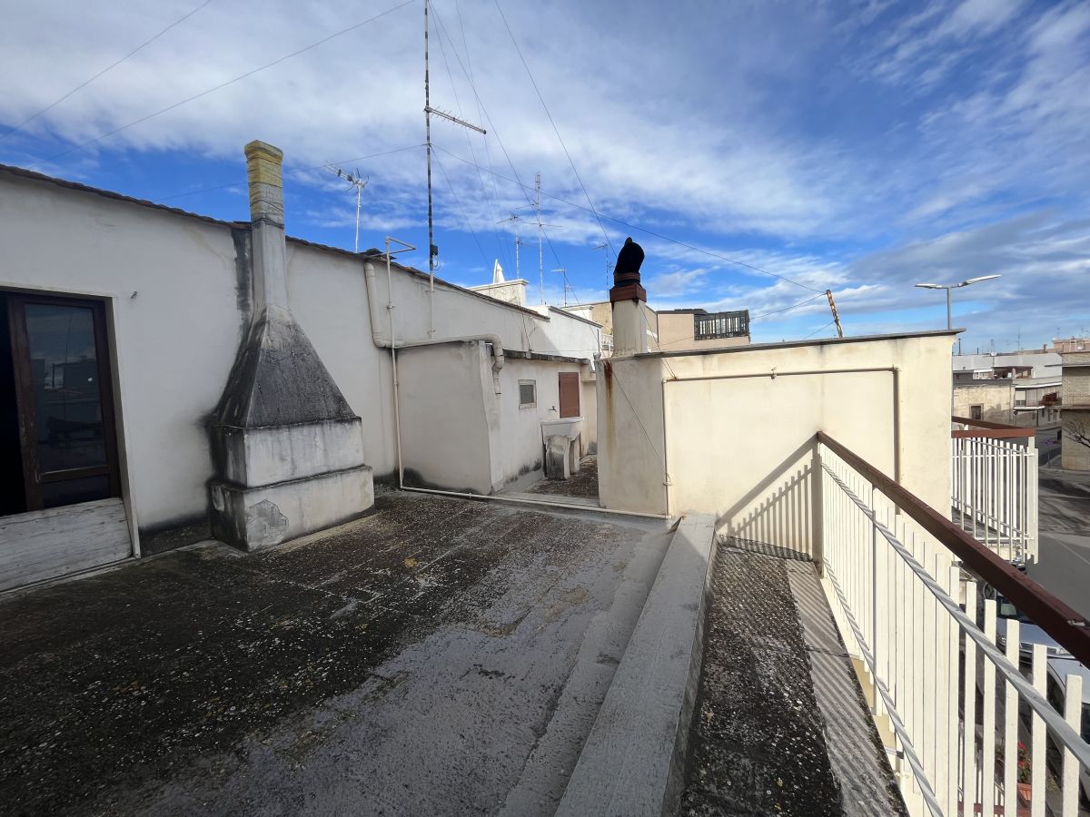 Casa indipendente di  3 vani /200 mq  a Bitetto (zona Via Bari)