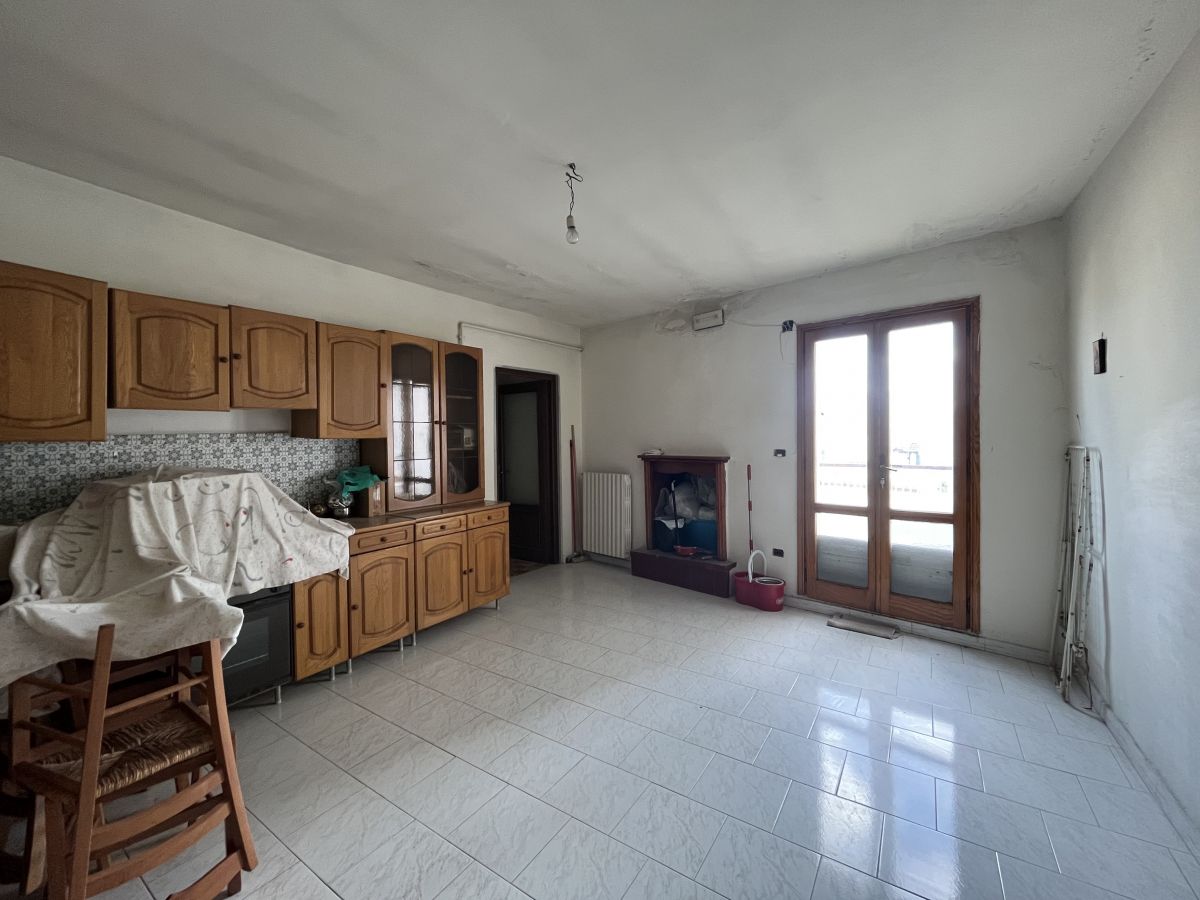 Casa indipendente di  3 vani /200 mq  a Bitetto (zona Via Bari)