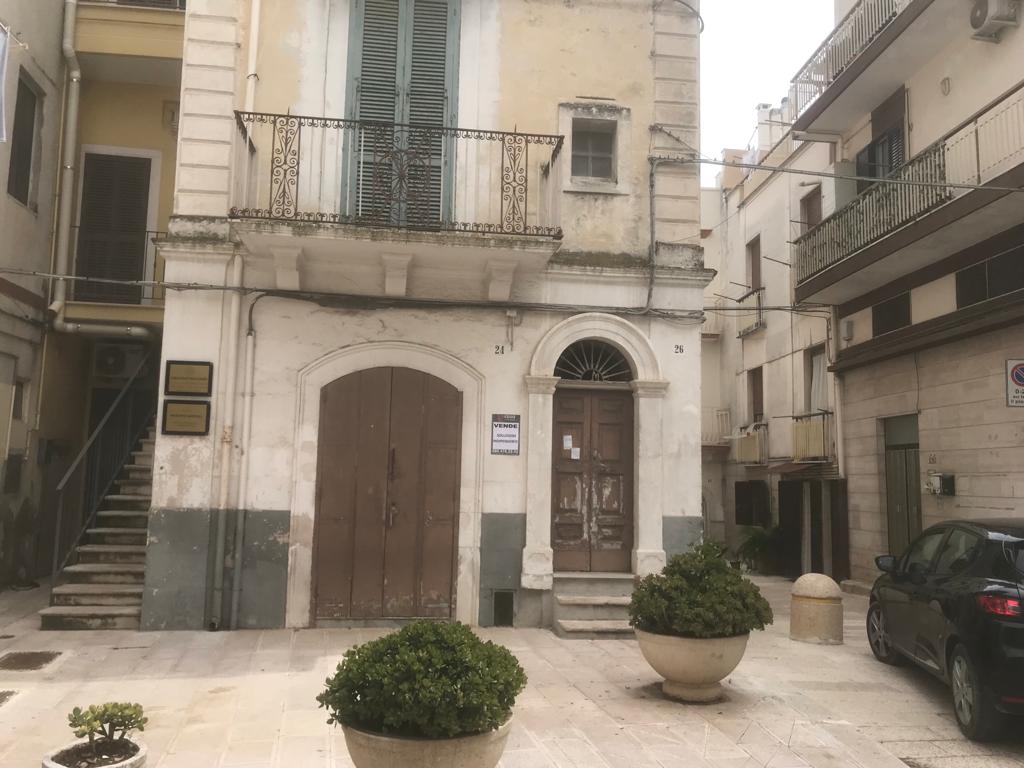 Casa indipendente di  2 vani /64 mq  a Noicattaro (zona zona piazza )