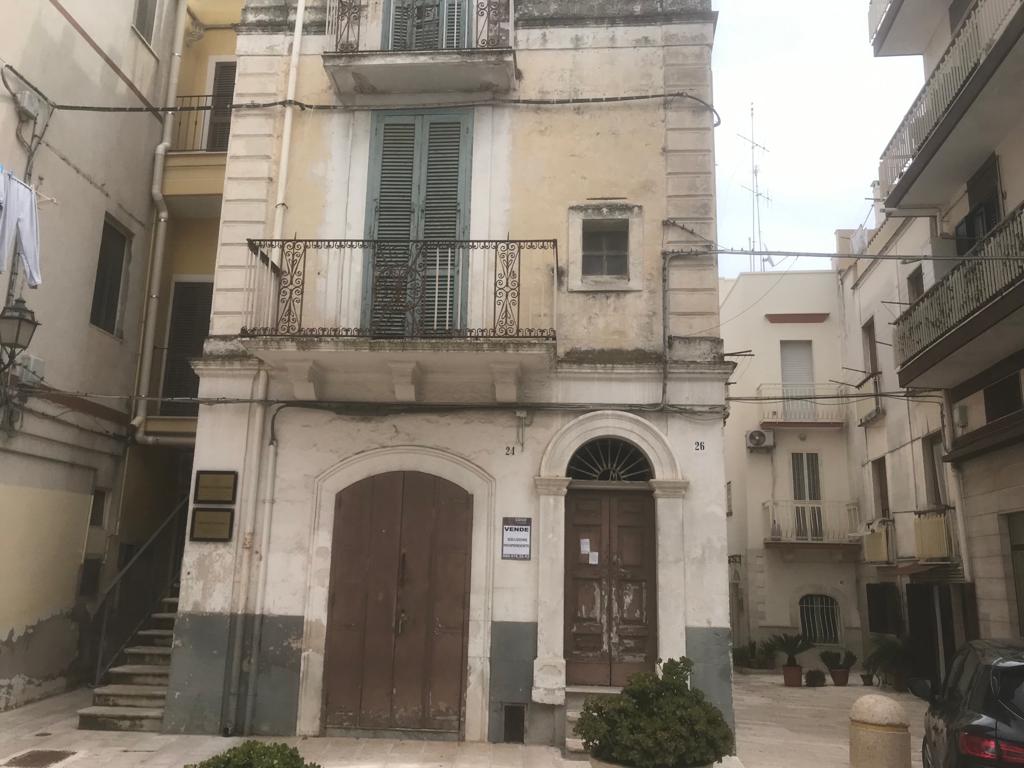 Casa indipendente di  2 vani /64 mq  a Noicattaro (zona zona piazza )