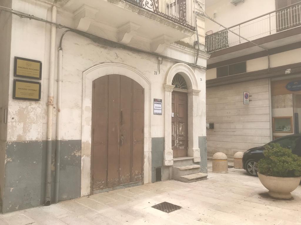 Casa indipendente di  2 vani /64 mq  a Noicattaro (zona zona piazza )