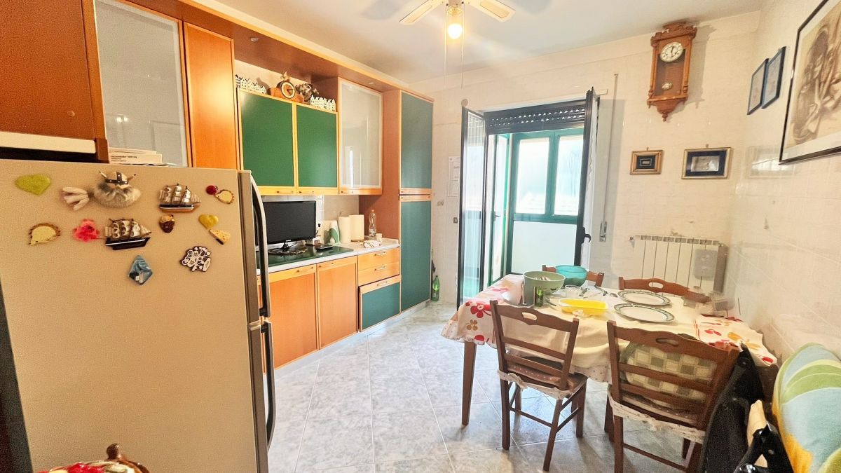 Appartamento di  4 vani /110 mq  a Cellamare (zona mercato coperto)