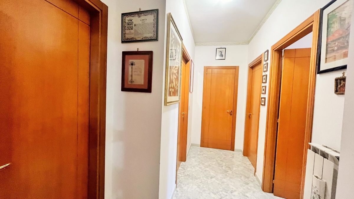 Appartamento di  4 vani /110 mq  a Cellamare (zona mercato coperto)