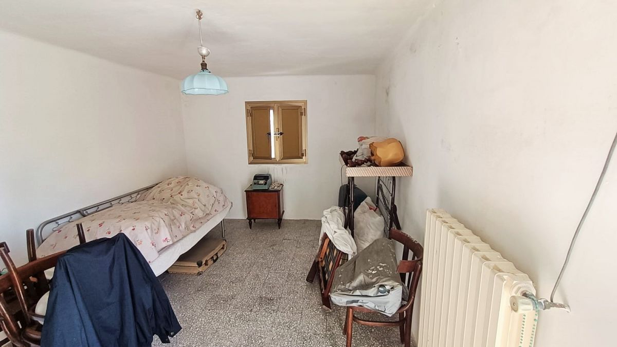 Casa indipendente di  3 vani /80 mq  a Cellamare (zona piazza aldo moro )