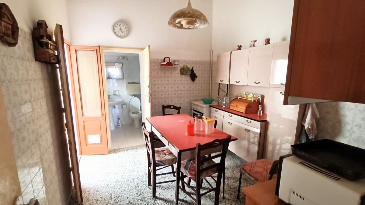 Casa indipendente di  3 vani /80 mq  a Cellamare (zona piazza aldo moro )