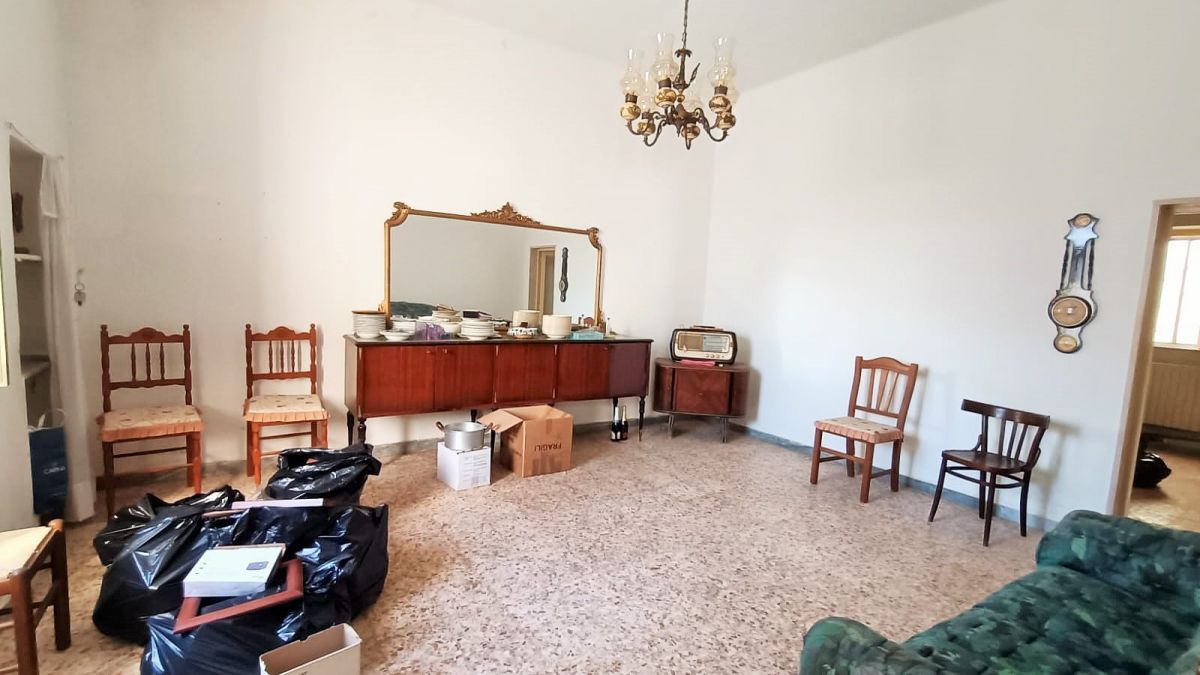 Casa indipendente di  3 vani /80 mq  a Cellamare (zona piazza aldo moro )