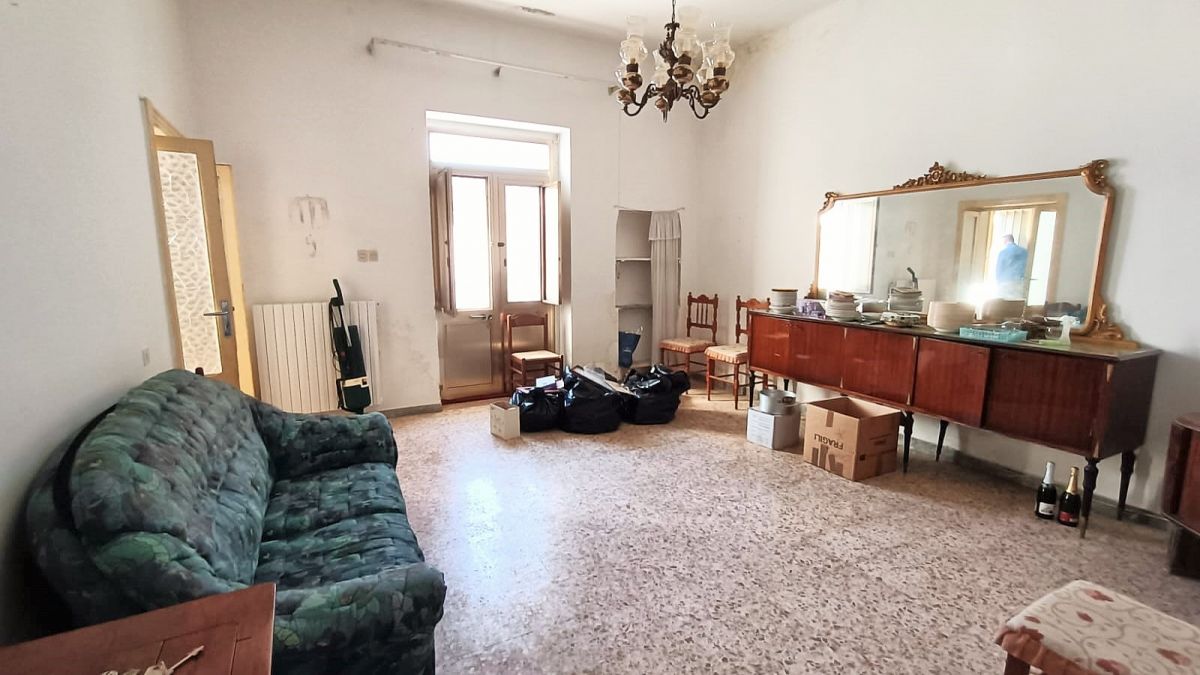 Casa indipendente di  3 vani /80 mq  a Cellamare (zona piazza aldo moro )